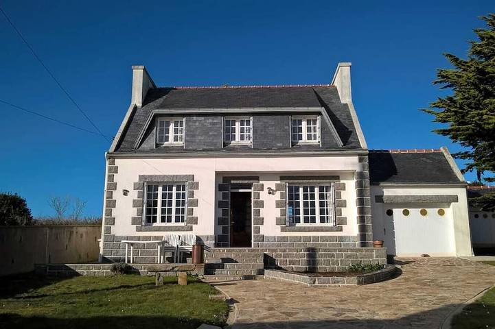 Location de vacances pour 6 personnes, avec jardin et terrasse à Plogoff