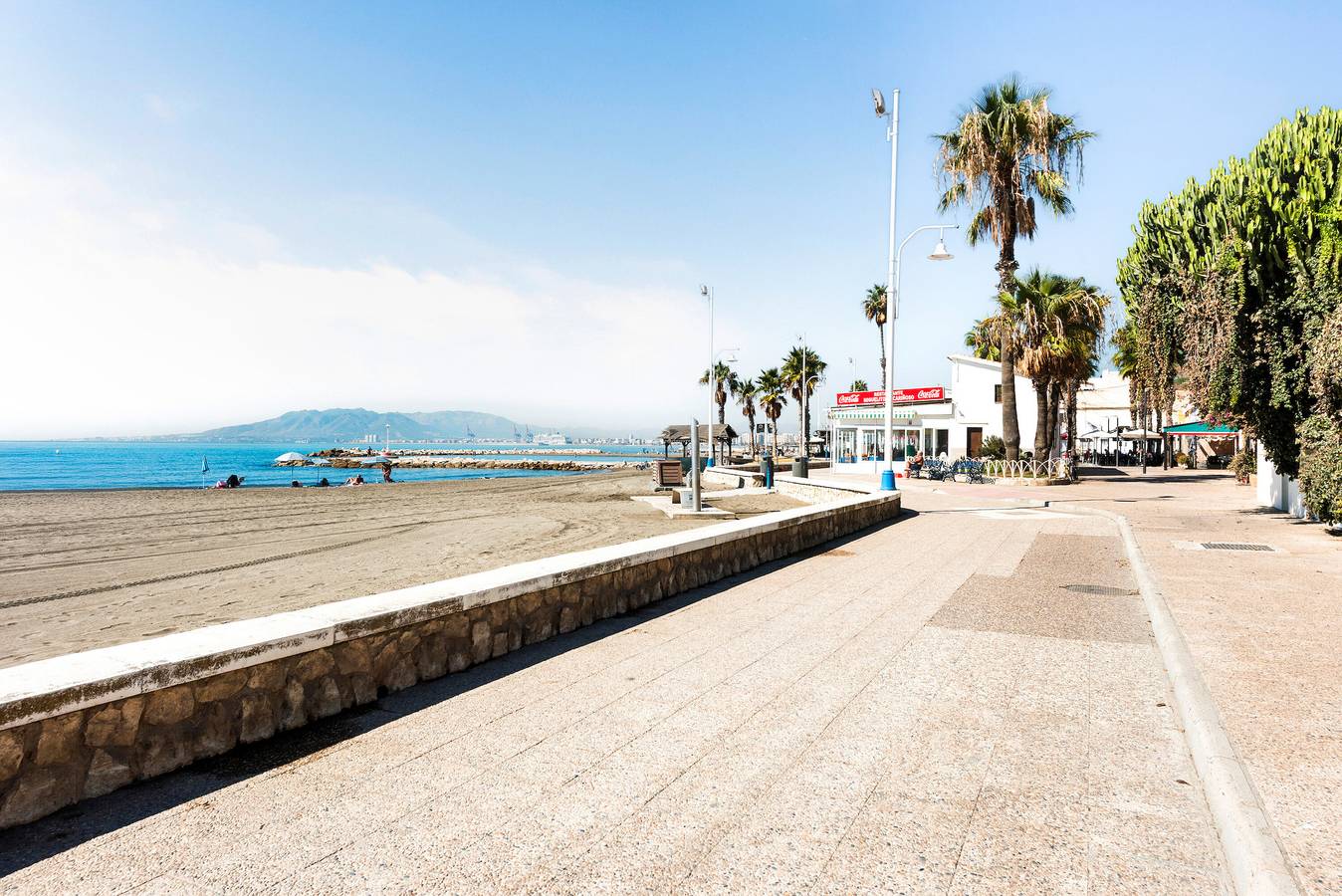 Apartamento entero, Apartamento 'Casa Playa 3 Dormitorios' con vistas al mar, Wi-Fi y aire acondicionado in Málaga (Este), Málaga