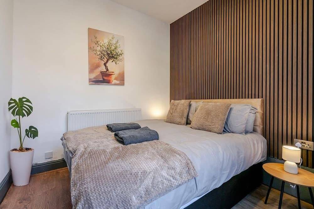 Tallis House, Manchester, Sleeps 8 in Manchester, Greater Manchester