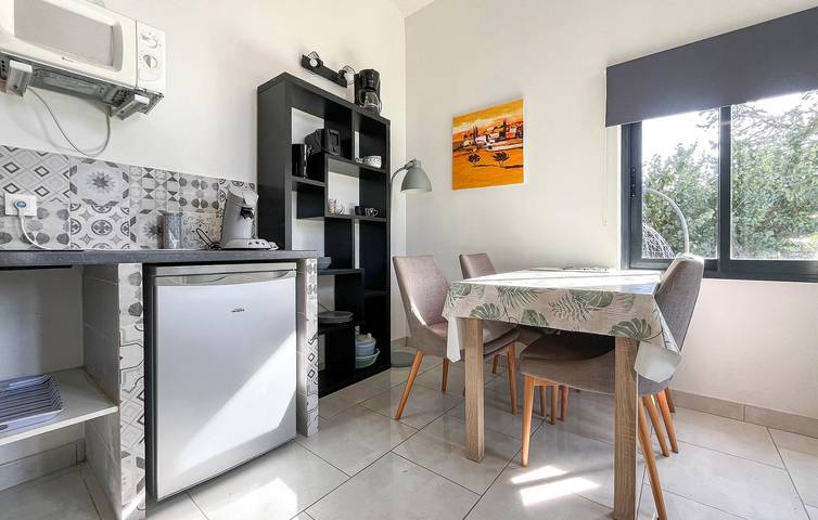 Reizende Ferienwohnung mit Pool, Terrasse und WLAN in Eyragues, Arles und Umgebung