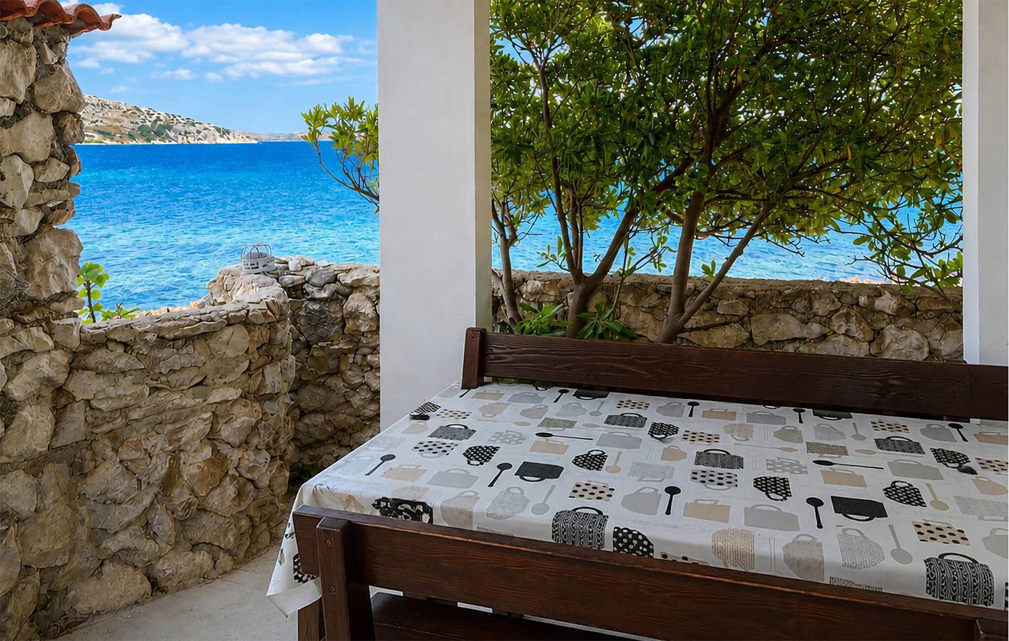 Ganze Ferienwohnung, Gemütliche Ferienwohnung mit Meerblick, Terrasse und Parkplatz, 800 m vom Strand entfernt in Pag