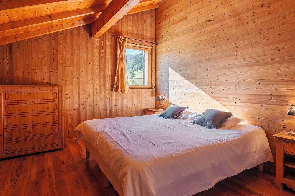 Grand Gite confortable pour  anniversaire ou détente avec Spa, sauna et jardin in La Compôte, Région de Chambéry