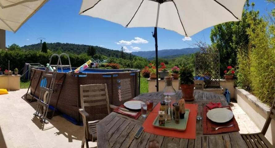 Maison d’hôte pour 4 personnes, avec bassin pour enfant et jacuzzi ainsi que piscine et jardin à Saignon