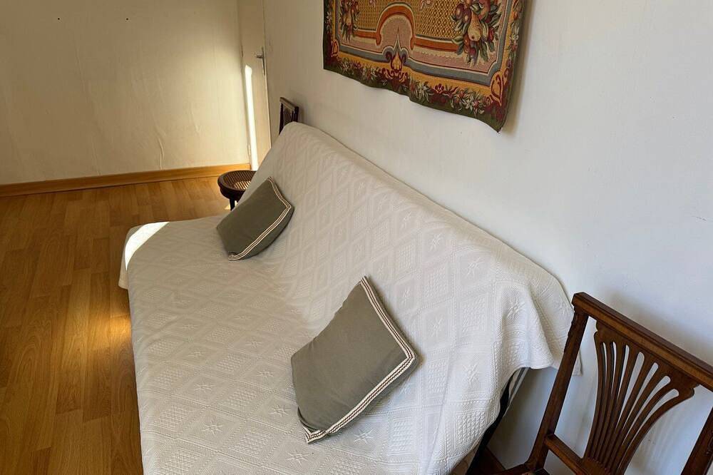 Le Clos de Posquières, wine-grower's house, pool in Vauvert, Nimes region