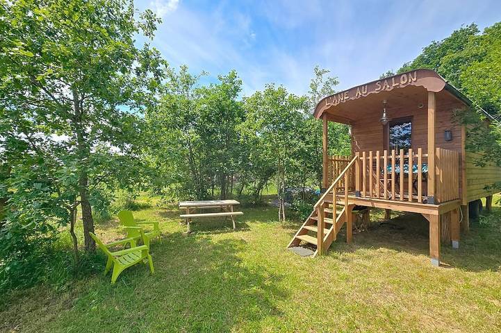 Location de vacances pour 2 personnes, avec Jacuzzi et Terrasse ainsi que Jardin et Piscine dans Lauraët