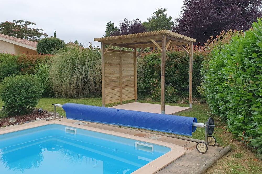 Villa with private pool in a charming wooded park with ancillary activities in Lombez, Gers