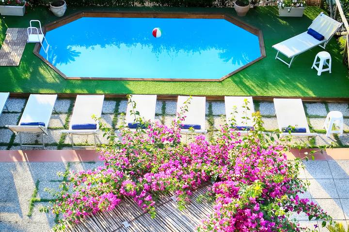 Amore Rentals - Villa Tina con Piscina privata, Vista Mare, Terrazzi, Giardino e Parcheggio in Sant'Agnello, Provincia de Nápoles