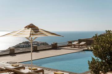 Cottage pour 2 personnes, avec piscine et vue ainsi que balcon et jardin dans Sifnos