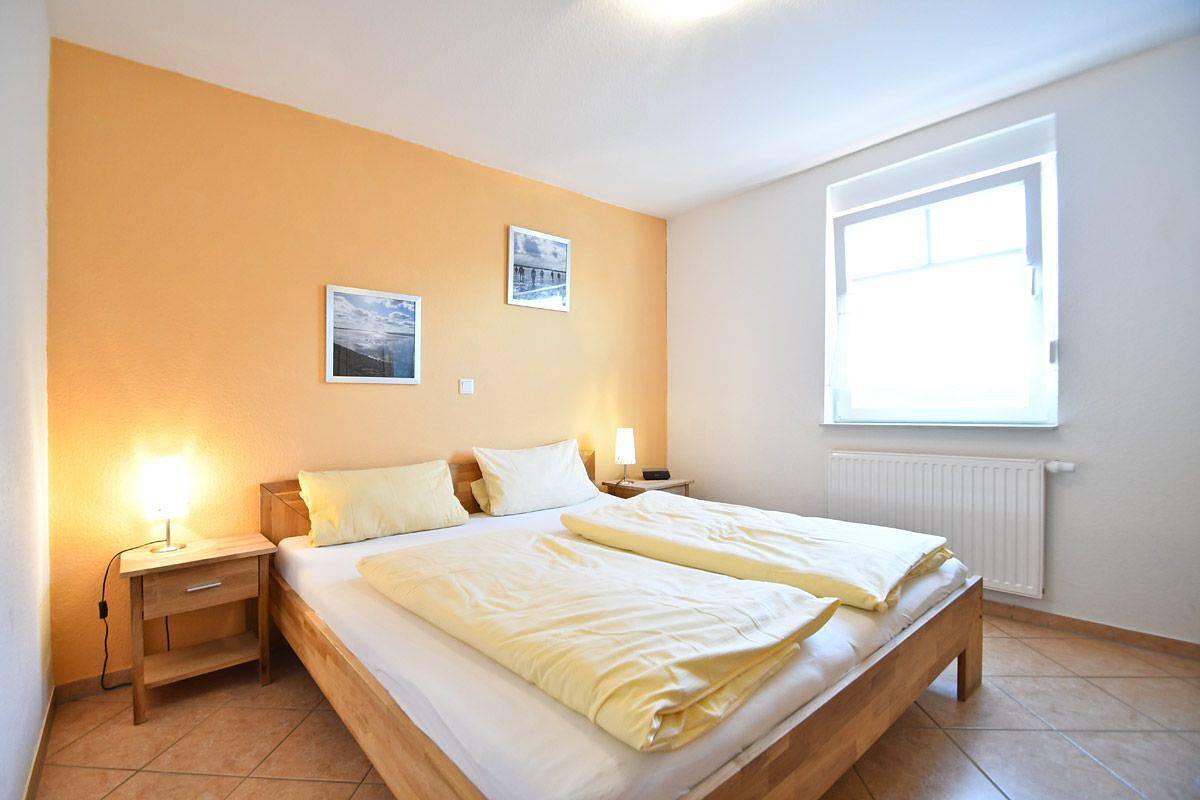 Ganze Wohnung, Komfortable Ferienwohnung mit Balkon und moderner Ausstattung in Norddeich in Strand Norddeich, Norddeich