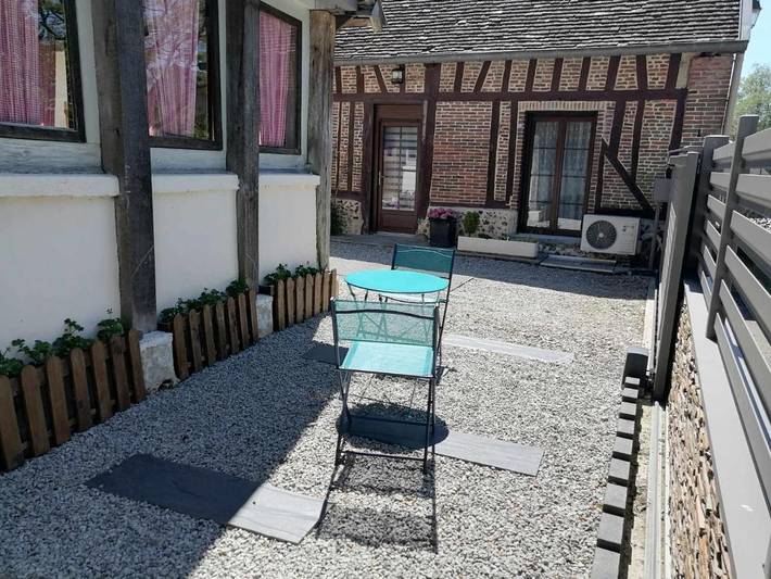 Gîte pour 2 personnes, avec vue et terrasse à Chaise-Dieu-du-Theil