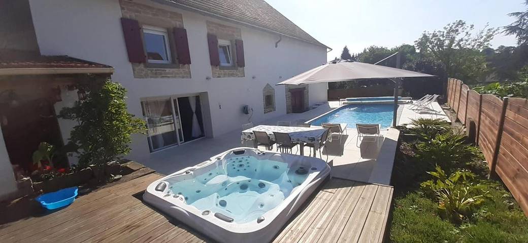 Appartement de vacances pour 2 personnes, avec jardin et terrasse ainsi que jacuzzi et piscine