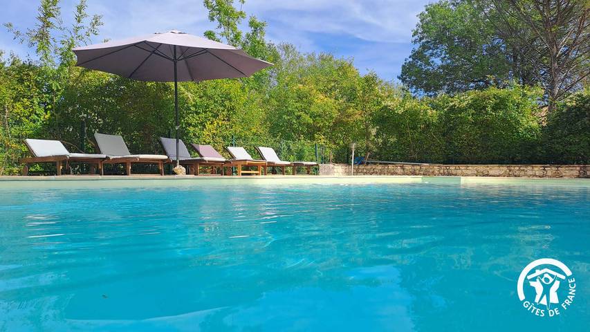 Gîte pour 6 personnes, avec terrasse et piscine à Cahuzac-sur-Vère