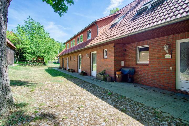 Ferienwohnung für 3 Personen, mit Terrasse und Garten sowie Ausblick