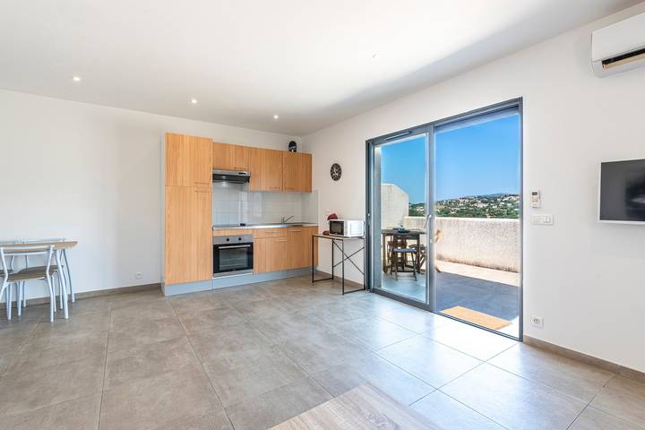 Gîte pour 4 personnes, avec jardin et balcon à Eccica-Suarella - 3