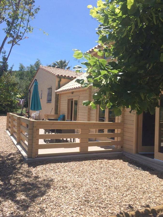 Gîte pour 4 personnes, avec vue ainsi que piscine et jardin à Castelnou