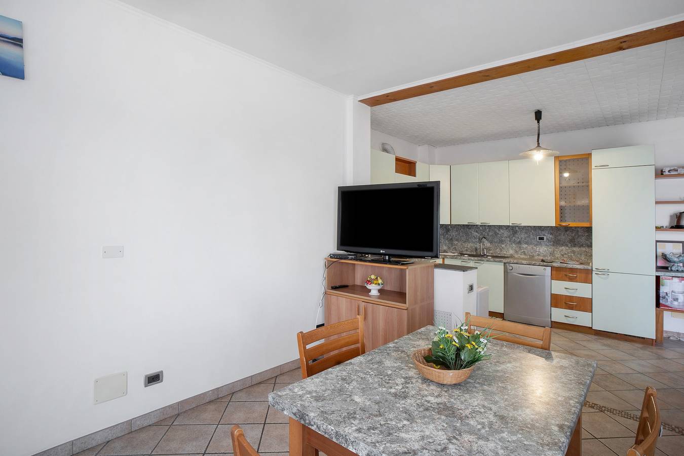 Apartamento entero, Apartamento 'Alba Marina' con vistas al mar, terraza privada y Wi-Fi in San Lorenzo al Mare, Riviera di Ponente