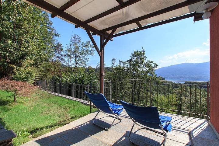 Villa con piscina per 8 persone, con vista lago e panorama nonché giardino sul Lago Maggiore