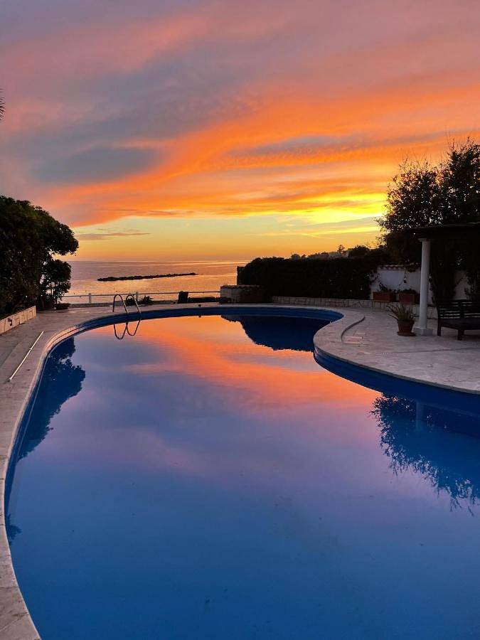 Villa per 6 persone, con Terrazza e Piscina nonché Panorama a Santa Marinella
