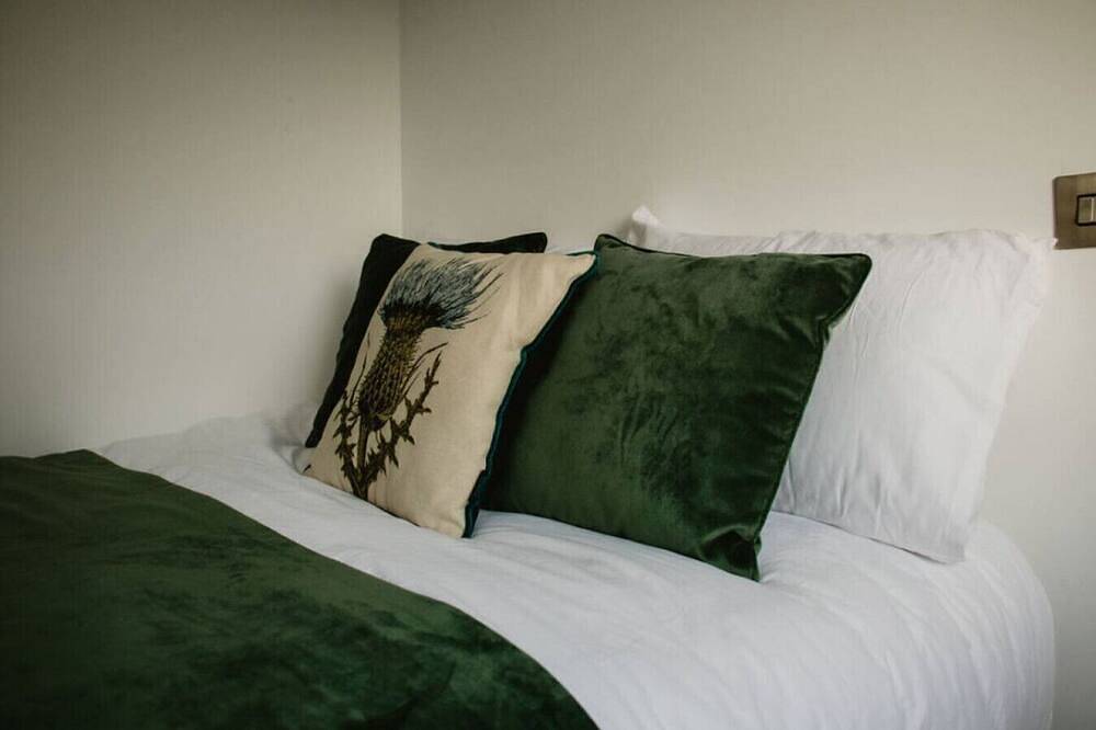 Entire apartment, Luxury Glamping Pod, Private Hot Tub, Bbq | North Coast Views in County Antrim