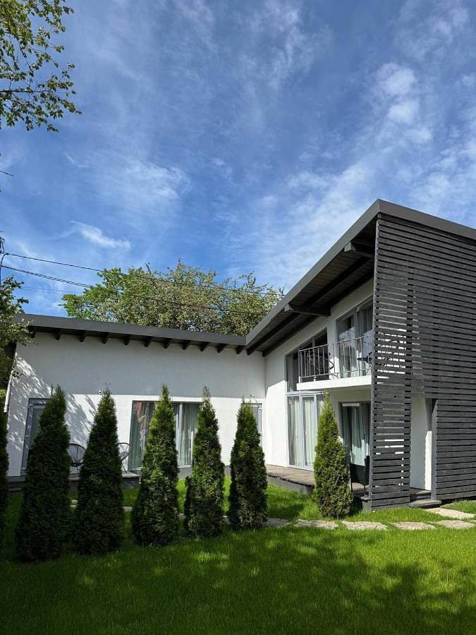 Albergue para 3 personas, con jardín además de vistas y piscina - 1