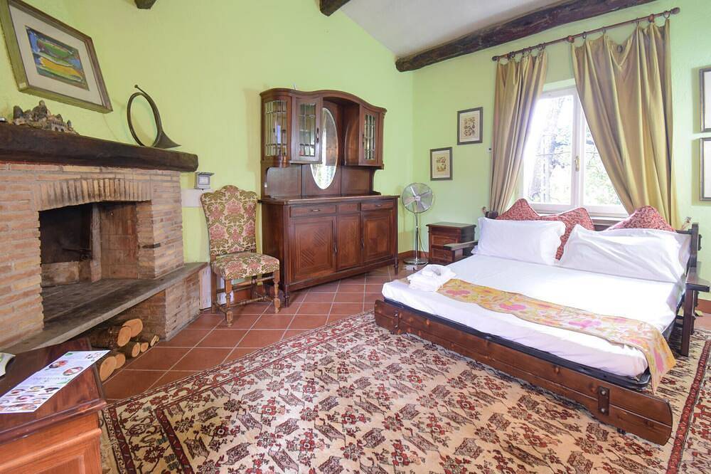Awesome home in Sutri with outdoor swimming pool in Sutri, Provincia di Viterbo