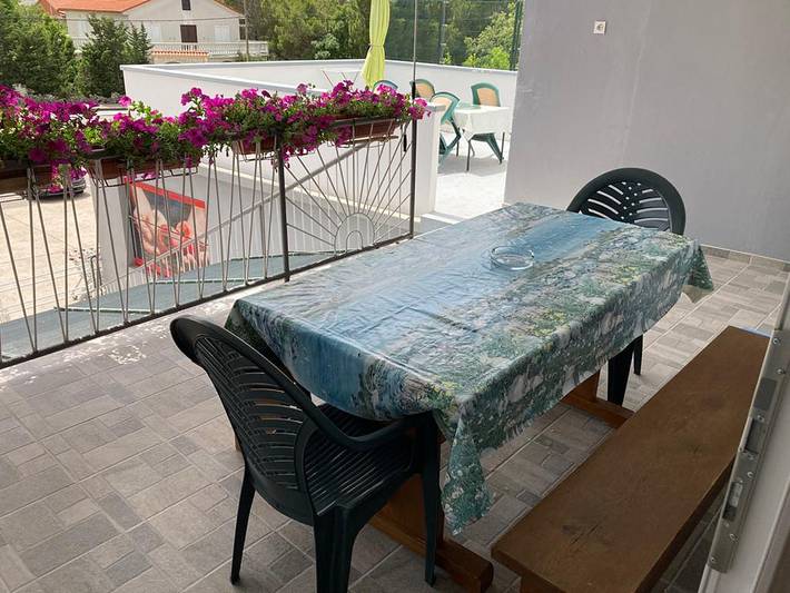 Ferienwohnung für 9 Personen, mit Balkon/Terrasse in Starigrad