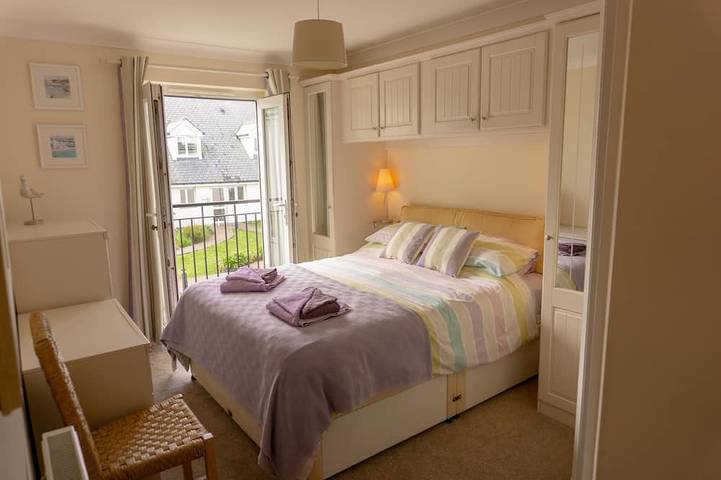Apartamento entero, Con vistas a la playa y al campo de golf de Fistral: base perfecta para unas vacaciones de otoño in Newquay, Cornualles