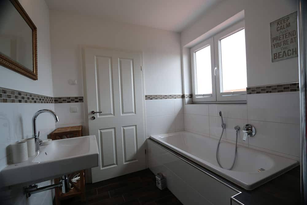 Meerblick Villa To‘n Lüchtfüer mit Kamin, Sauna, Garten, Strandkorb, Steingrill in Vaschvitz, Trent