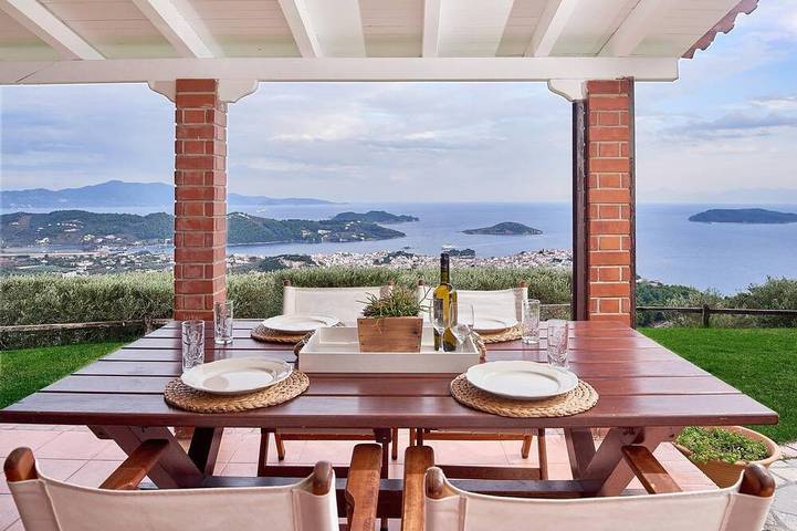 Villa for 5 people, with balcony and garden, with pets in Skiathos