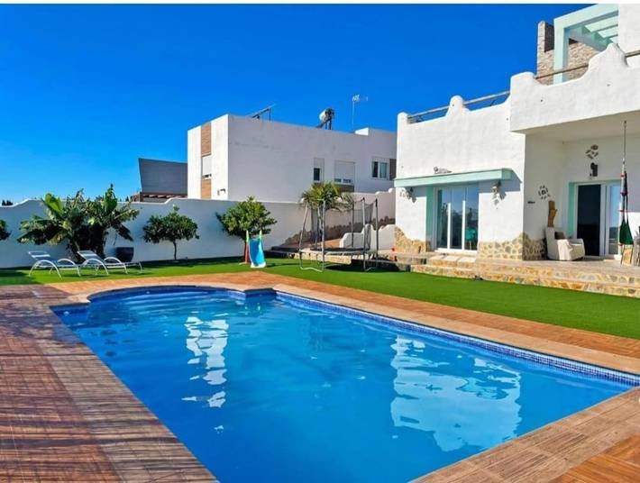 Casa rural para 8 personas, con Balcón y Terraza además de Jardín y Piscina en Puerto Real