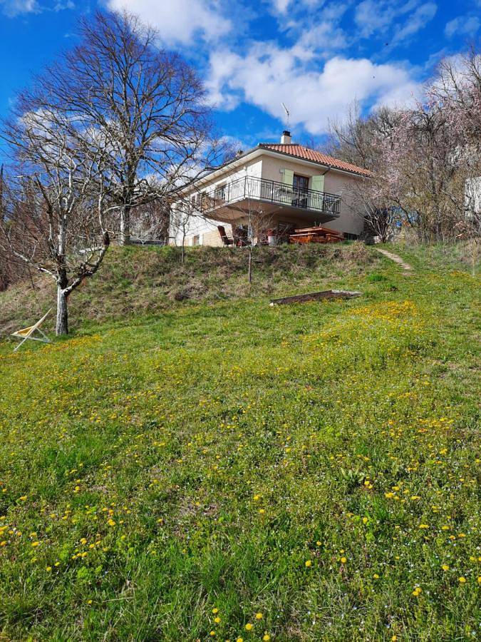 Gîte pour 2 personnes, avec Terrasse ainsi que Jardin et Vue à Saint-Laurent-les-Tours