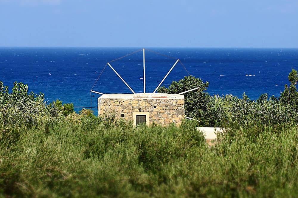 Authentische kretische Steinwindmühle in Lasithi