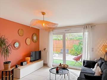 Gîte pour 3 personnes, avec vue et jardin à La Mézière