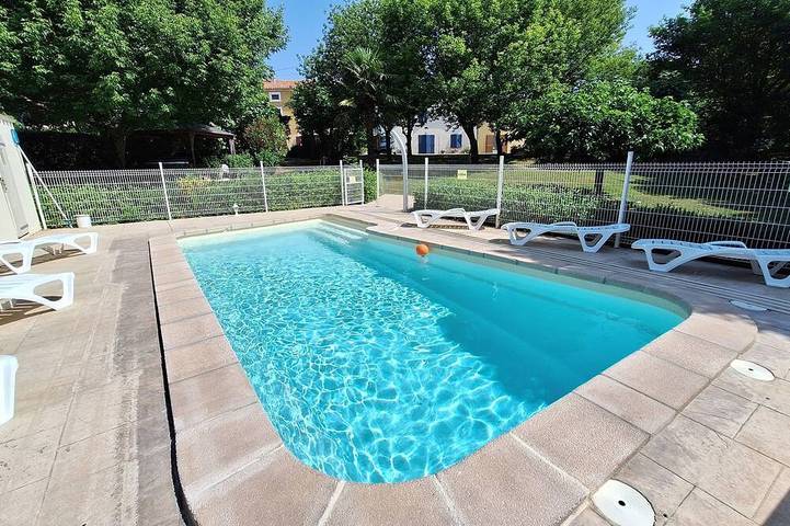Gîte pour 10 personnes, avec piscine et jacuzzi à Saint-Gaudéric