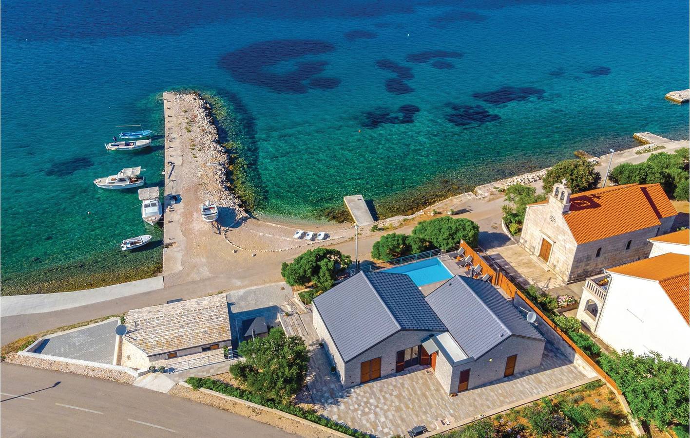 Charmant appartement met 1 slaapkamer, zwembad en terras, op 1 km van het strand in Kneza, Korcula