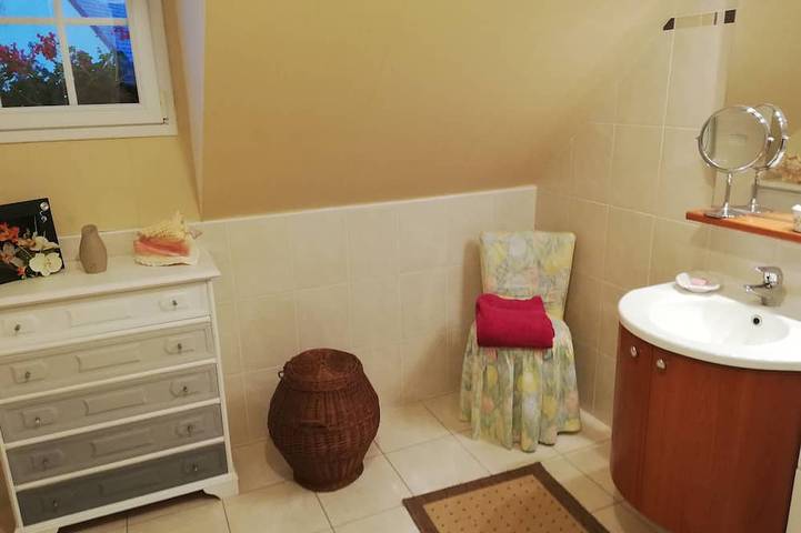 La JacoBinic is a charming gite set between land and sea, 1.5 km from the beaches. in Étables-sur-Mer, Côte de Goëlo