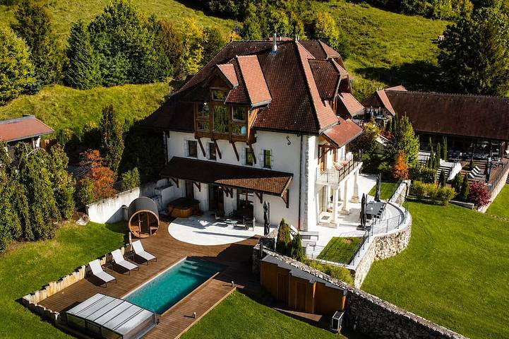 Maison de vacances pour 11 personnes, avec Balcon et Jacuzzi ainsi que Jardin et Sauna à Veyrier-du-Lac