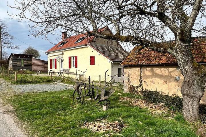 Maison de campagne pour 2 personnes, avec Jardin à Issy-l'Évêque