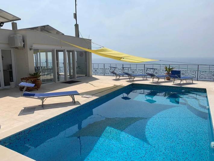 Villa for 6 people, with pool and terrace in Montenegro