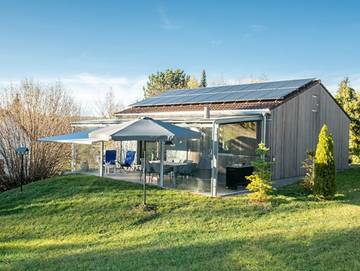 Ferienhaus für 4 Personen, mit Garten und Terrasse sowie Pool in 