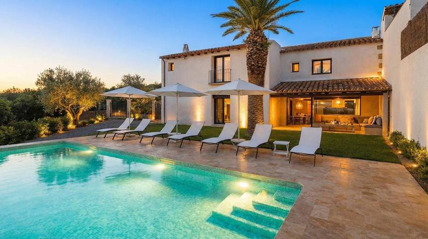 Chalet para 12 personas, con vistas además de piscina y jardín, Se admiten mascotas en Alt Penedès