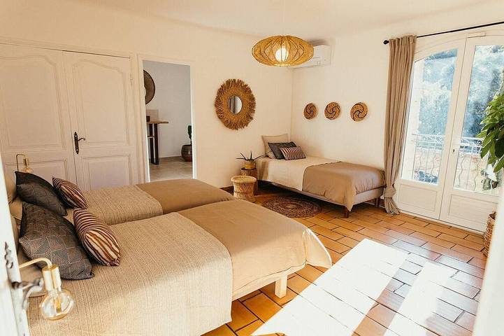 Location de vacances pour 14 personnes, avec jardin à Cornillon-Confoux - 4