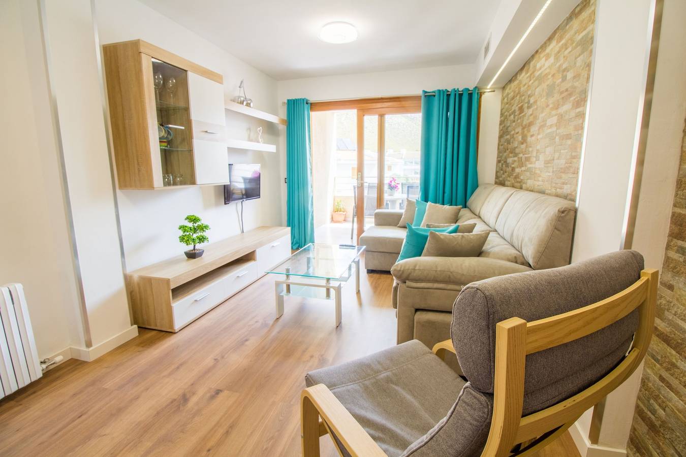 Entire holiday apartment, Beautiful apartment renovated with wifi and A/C in Port de Pollença, Pollença