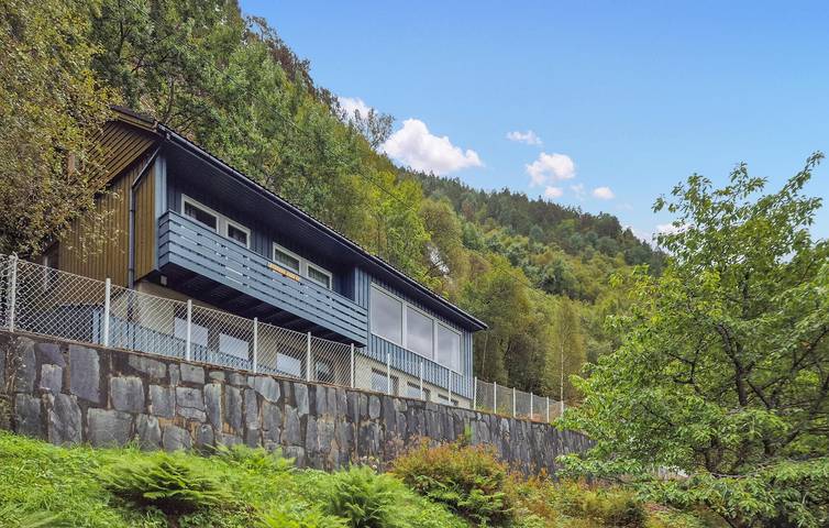 Location de vacances pour 8 personnes, avec terrasse et jardin dans Eidfjord - 3