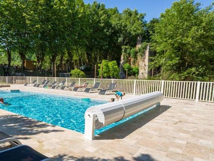 Chalet pour 5 personnes, avec Terrasse et Bassin pour enfant ainsi que Piscine et Sauna