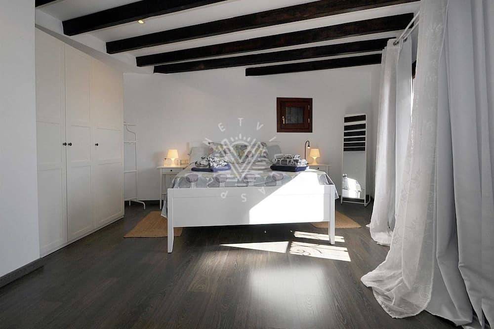 Entire apartment, Charming holiday apartment for two people in Moscari in Moscari, Selva