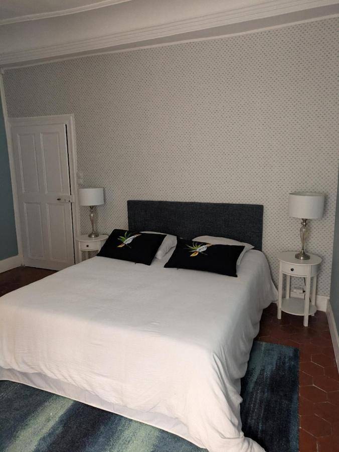 Gîte pour 2 personnes, avec piscine ainsi que vue et jardin à Tornac - 2