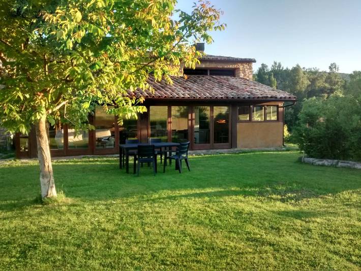 Cottage pour 2 personnes, avec piscine et jardin à Àger