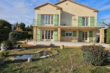 Location de vacances pour 8 personnes, avec balcon et jardin à Saint-Gervasy