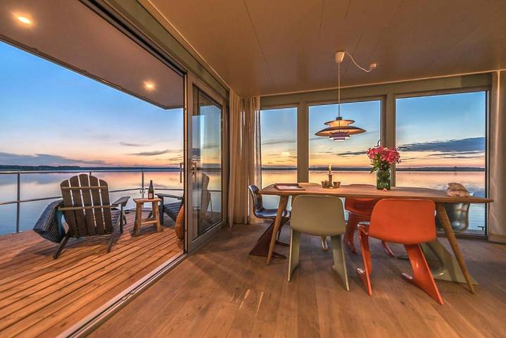 Boot für 2 Personen, mit Terrasse und Sauna sowie Seeblick und Ausblick, mit Haustier im Stettiner Haff